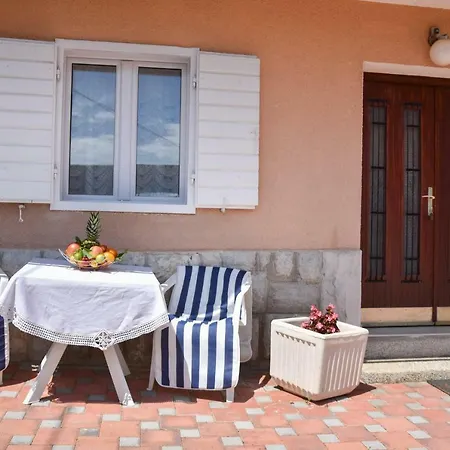 Neyra Apartment Split